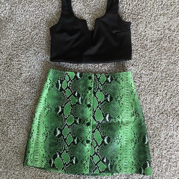 Skirts - Picture 2 of 3